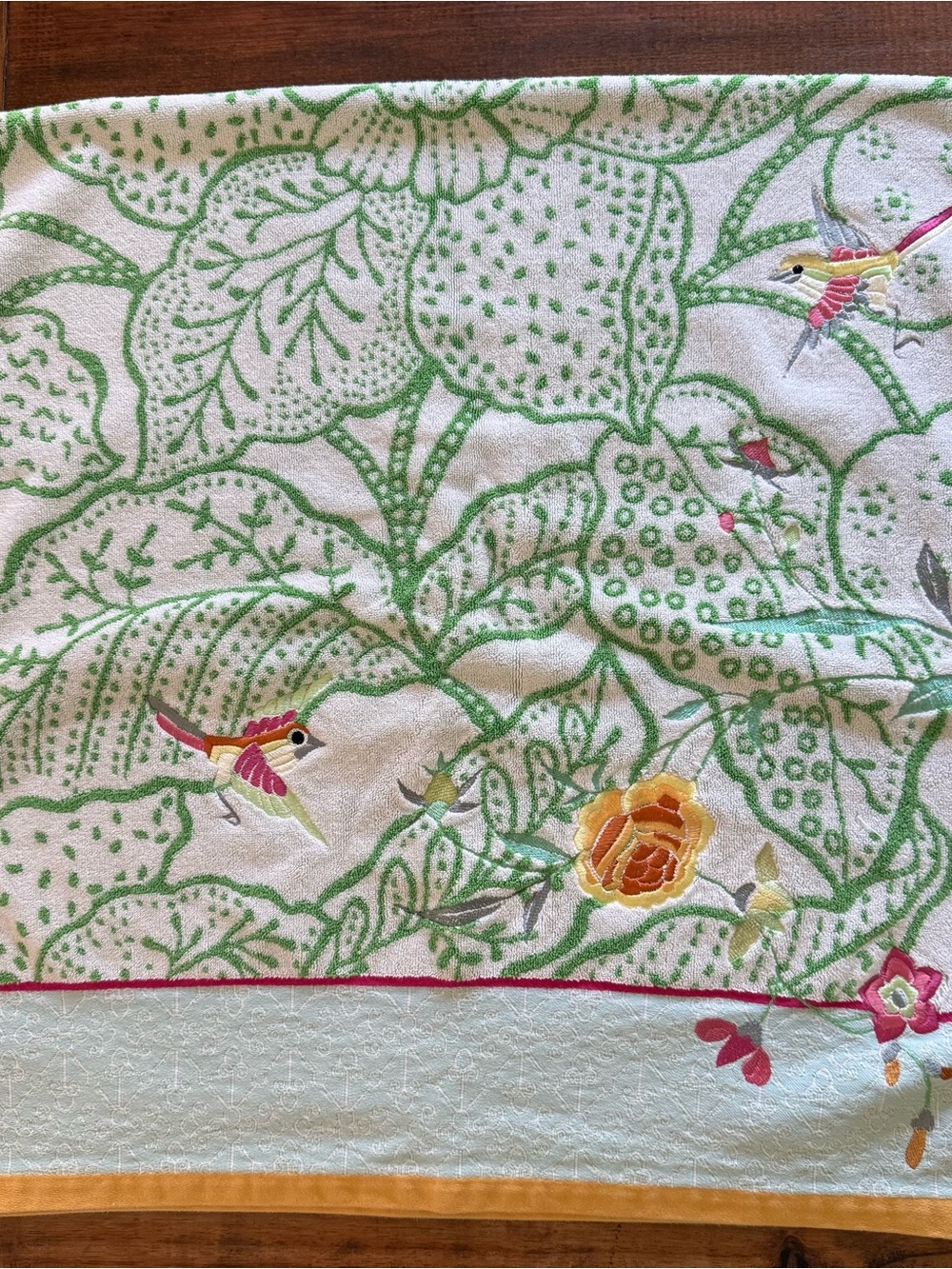 ANTHROPOLOGIE Bath Towels Embroidered Birds Floral Flower Set of 2. - Picture 2 of 5